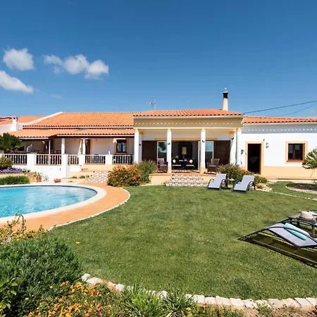 Charming 3 Bedroom Nestled Amongst The Orange Groves Of Silves, Algarve, Portugal Villa