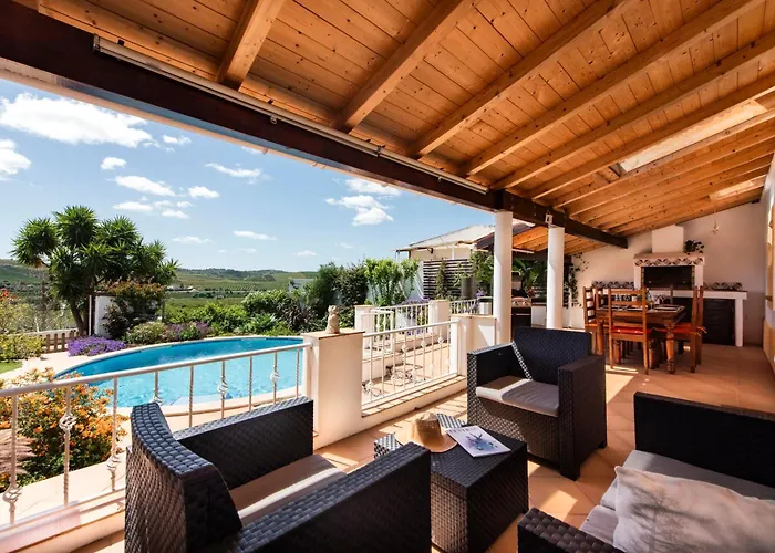 Charming 3 Bedroom Nestled Amongst The Orange Groves Of Silves, Algarve, Portugal *
