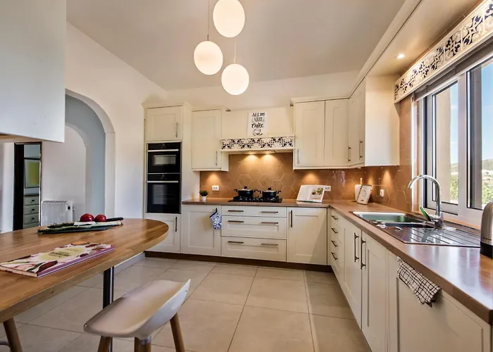 Willa Charming 3 Bedroom Nestled Amongst The Orange Groves Of Silves, Algarve, Portugal *