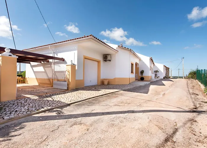 Willa Charming 3 Bedroom Nestled Amongst The Orange Groves Of Silves, Algarve, Portugal