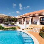 Charming 3 Bedroom Nestled Amongst The Orange Groves Of Silves, Algarve, Portugal فيلة
