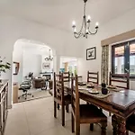 Charming 3 Bedroom Nestled Amongst The Orange Groves Of Silves, Algarve, Portugal فيلة